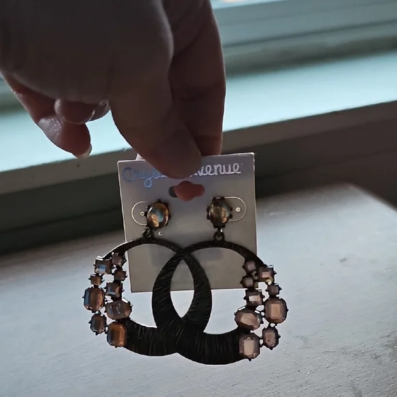 🌞 5 For $25 New Crystal Avenue Sparkly Brass Tan Jeweled Drop Earrings - Picture 6 of 6